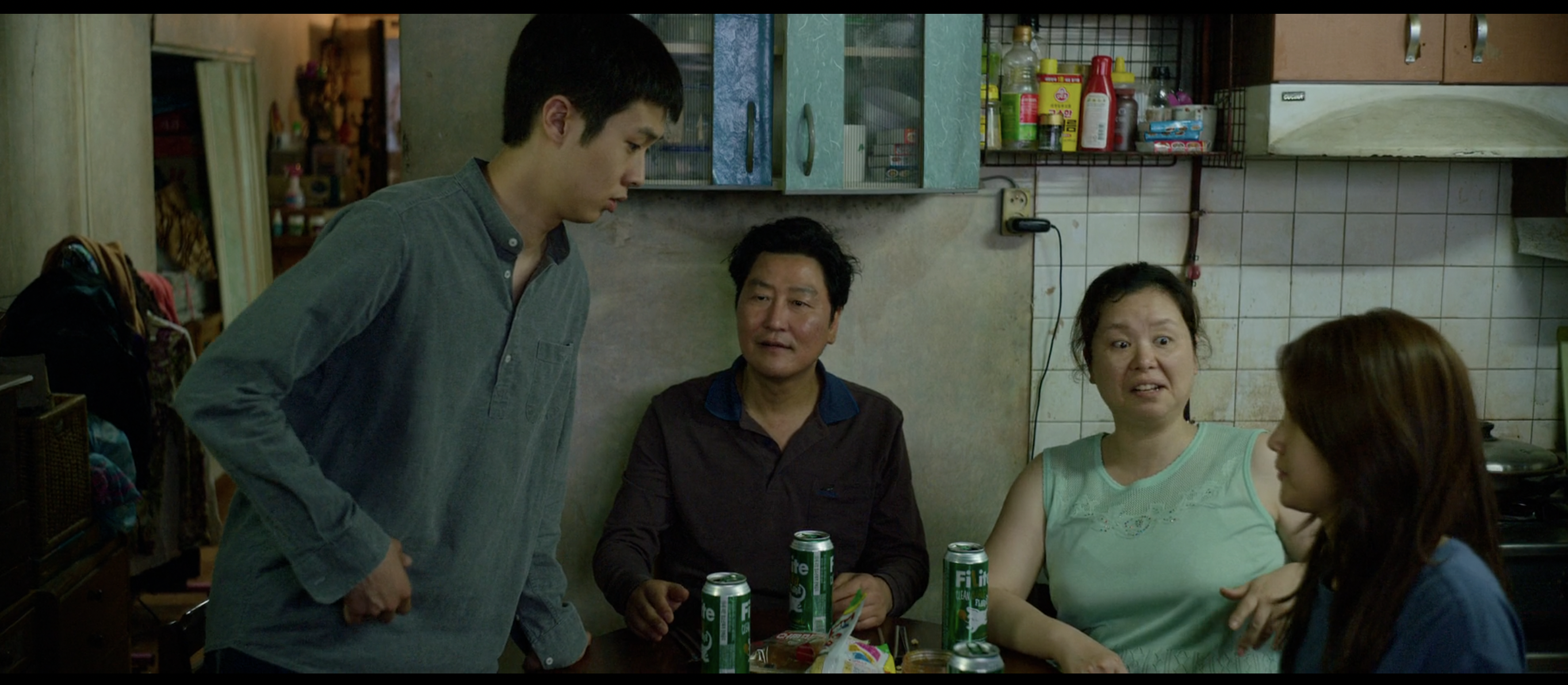 De Kim-familie in hun krappe woning